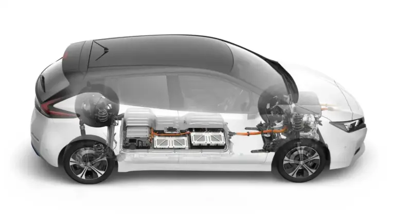Reparar la batería de un Nissan Leaf: 1.500 euros para recuperar 220 kilómetros de autonomía
