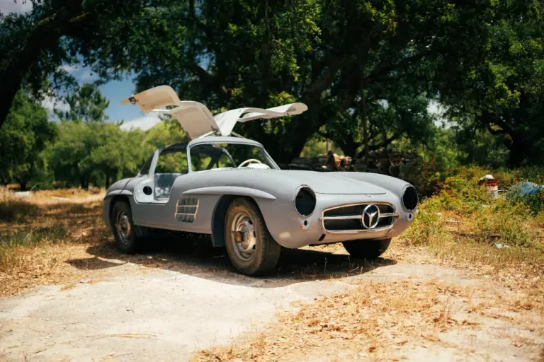 Mercedes 300 SL: el mítico alas de gaviota hallado a modo de barn find en Portugal