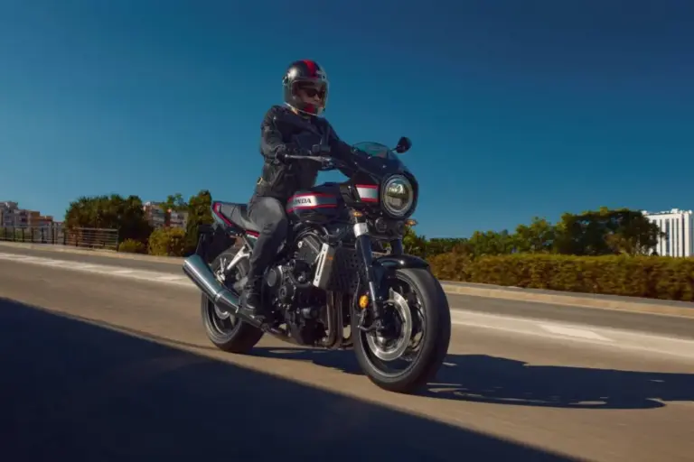 Honda CB1000F: la naked retro que cuesta 2.300 euros menos que la Z900RS