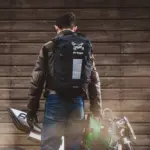 Guy Martin y Kriega lanzan la mochila R25 edición limitada para motoristas