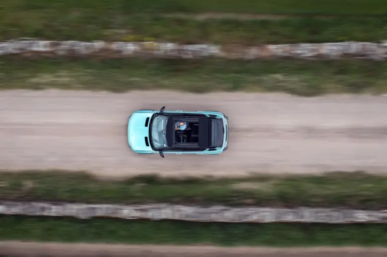 El Renault 4 E-Tech Plein Sud recorre los 1.600 kilómetros de la Easee Sun Run movido por el sol