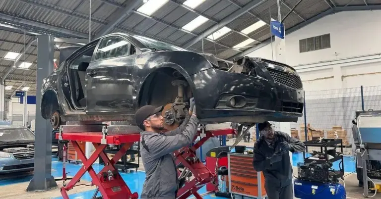Stellantis abre en Casablanca un centro que desmontará 10.000 coches al año