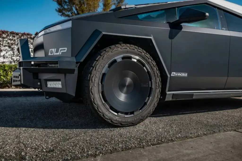 El Tesla Cybertruck puede rodar sobre llantas de 24 pulgadas gracias a Unplugged Performance 11 Motor16 2026 tesla cybertruck llantas cybrdisc up 9 Motor16