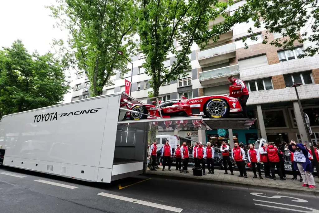 Toyota Racing convierte Le Mans en una experiencia única para los aficionados más allá de la carrera 1 Motor16 Le Mans, Toyota, hidrógeno