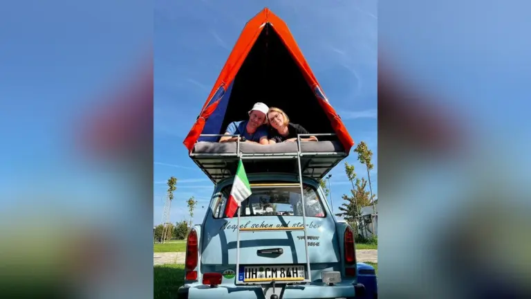 Cumplen el sueño de viajar 4.000 km en un Trabant hasta Nápoles y ya planean la siguiente ruta