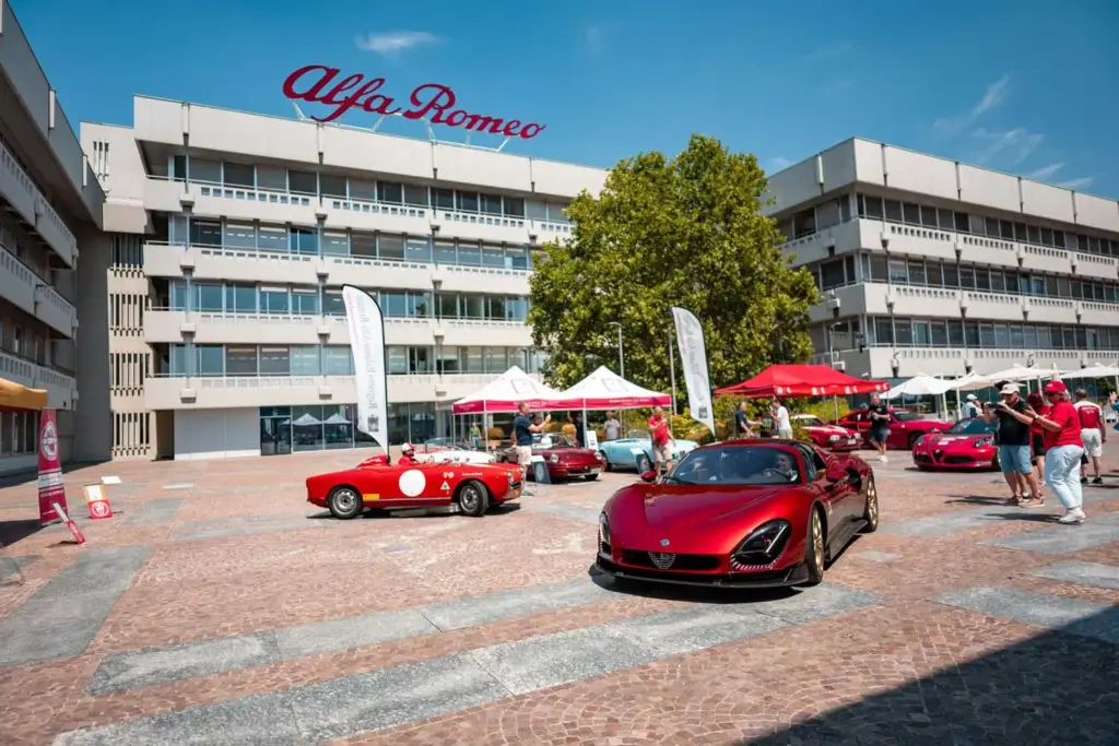 ALFA ROMEO 50 ANIVERSARIO MUSEO8 Motor16
