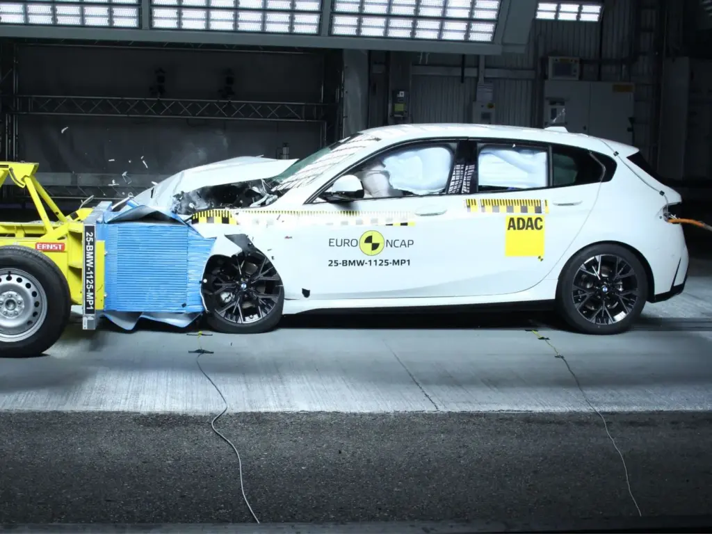 La Toyota Hilux BEV y los dos Subaru eléctricos logran calificación cinco estrellas ANCAP 12 Motor16 Los últimos puntajes ANCAP, el equivalente de Euro NCAP en Australia y Nueva Zelanda, certifican el puntaje máximo de seguridad para Toyota Hilux BEV, Subaru Trailseeker y Subaru Uncharted. El BMW Serie 1 y el BMW Serie 2 Gran Coupé están apenas por debajo de las cuatro estrellas.