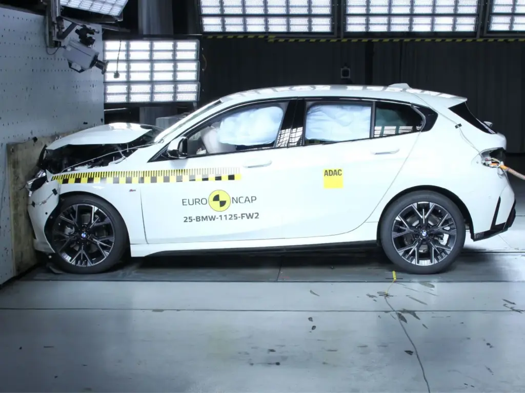 La Toyota Hilux BEV y los dos Subaru eléctricos logran calificación cinco estrellas ANCAP 10 Motor16 Los últimos puntajes ANCAP, el equivalente de Euro NCAP en Australia y Nueva Zelanda, certifican el puntaje máximo de seguridad para Toyota Hilux BEV, Subaru Trailseeker y Subaru Uncharted. El BMW Serie 1 y el BMW Serie 2 Gran Coupé están apenas por debajo de las cuatro estrellas.