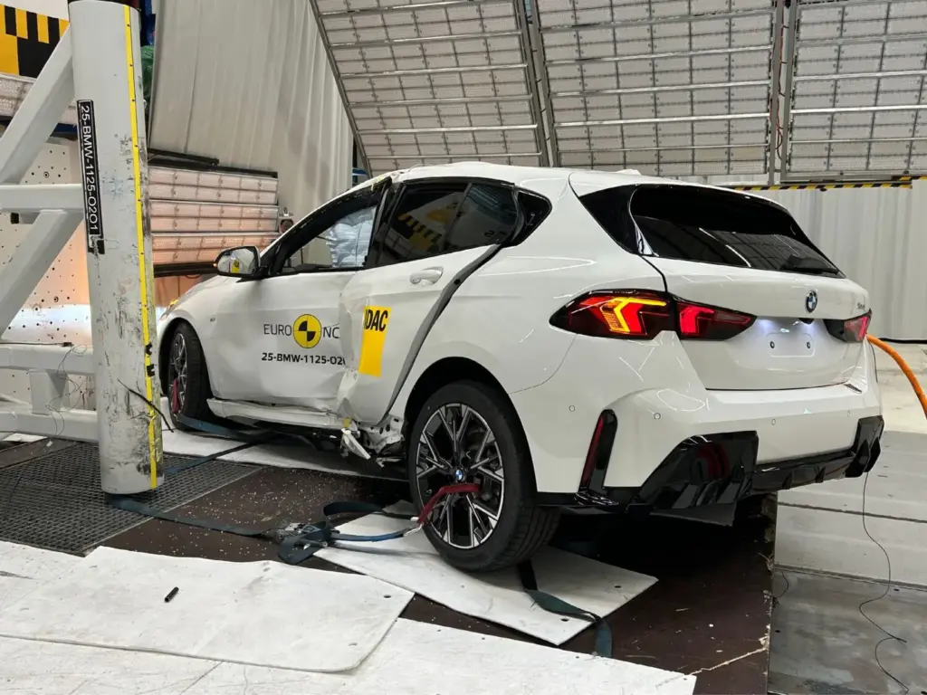 La Toyota Hilux BEV y los dos Subaru eléctricos logran calificación cinco estrellas ANCAP 7 Motor16 Los últimos puntajes ANCAP, el equivalente de Euro NCAP en Australia y Nueva Zelanda, certifican el puntaje máximo de seguridad para Toyota Hilux BEV, Subaru Trailseeker y Subaru Uncharted. El BMW Serie 1 y el BMW Serie 2 Gran Coupé están apenas por debajo de las cuatro estrellas.