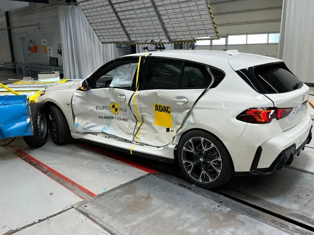 Toyota Hilux BEV y dos Subaru eléctricos logran cinco estrellas ANCAP 6 Motor16 Los últimos puntajes ANCAP, el equivalente de Euro NCAP en Australia y Nueva Zelanda, certifican el puntaje máximo de seguridad para Toyota Hilux BEV, Subaru Trailseeker y Subaru Uncharted. El BMW Serie 1 y el BMW Serie 2 Gran Coupé están apenas por debajo de las cuatro estrellas.