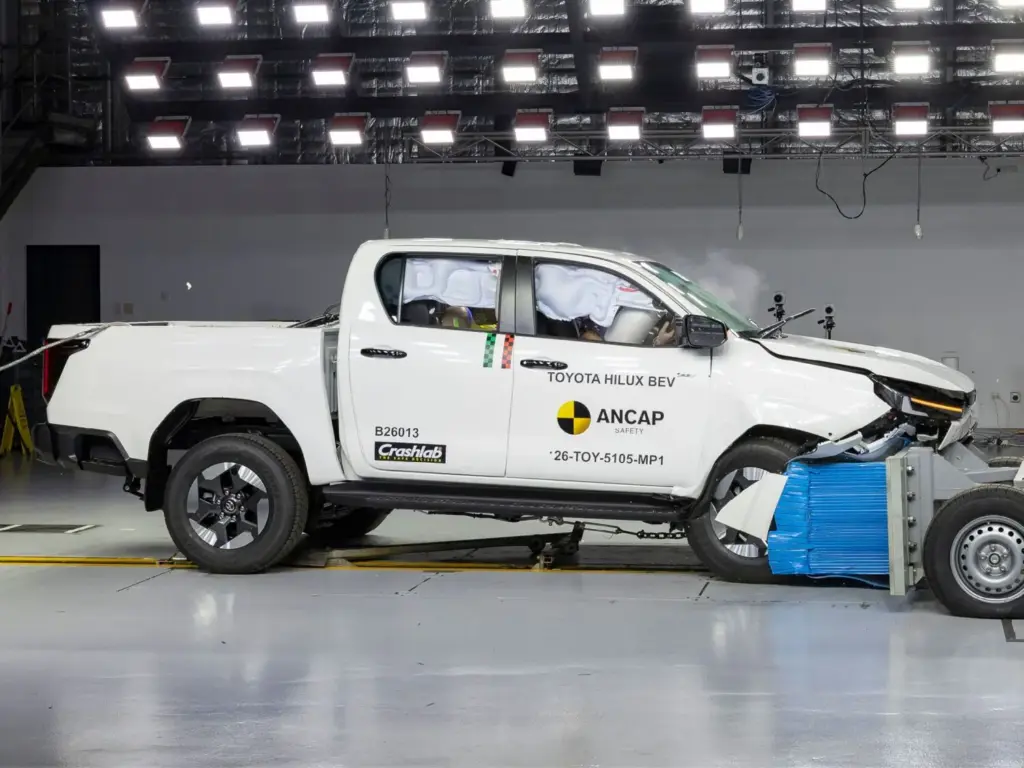 Toyota Hilux BEV y dos Subaru eléctricos logran calificación cinco estrellas ANCAP 4 Motor16 Los últimos puntajes ANCAP, el equivalente de Euro NCAP en Australia y Nueva Zelanda, certifican el puntaje máximo de seguridad para Toyota Hilux BEV, Subaru Trailseeker y Subaru Uncharted. El BMW Serie 1 y el BMW Serie 2 Gran Coupé están apenas por debajo de las cuatro estrellas.