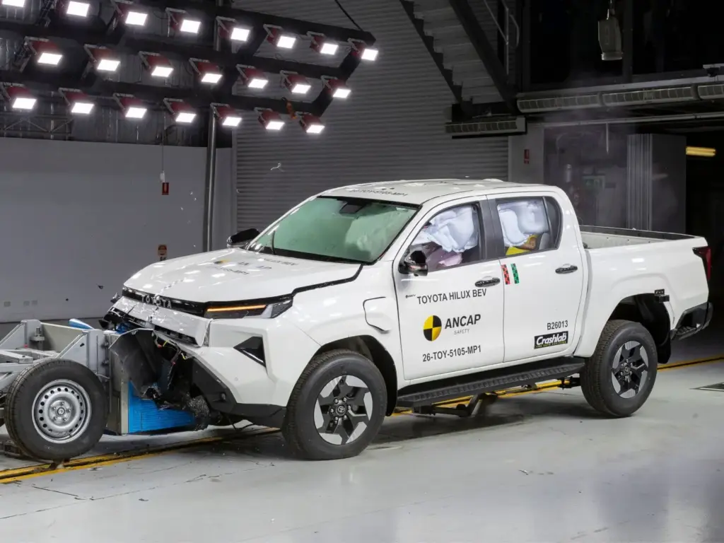 El Toyota Hilux BEV y dos Subaru eléctricos logran cinco estrellas ANCAP 1 Motor16 Las últimas puntuaciones de ANCAP —el equivalente al Euro NCAP en Australia y Nueva Zelanda— certifican la máxima calificación de seguridad para el Toyota Hilux BEV, el Subaru Trailseeker y el Subaru Uncharted. El BMW Serie 1 y el BMW Serie 2 Gran Coupé se quedan a las puertas con cuatro estrellas.