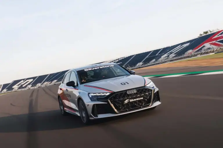 Audi Drive Experience: conduce el RS 3 Sportback en Silverstone, la cuna del automovilismo británico