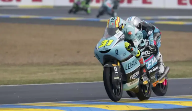 Adrián Fernández descalificado en Moto3: seis carreras y adiós al podio por motores trucados