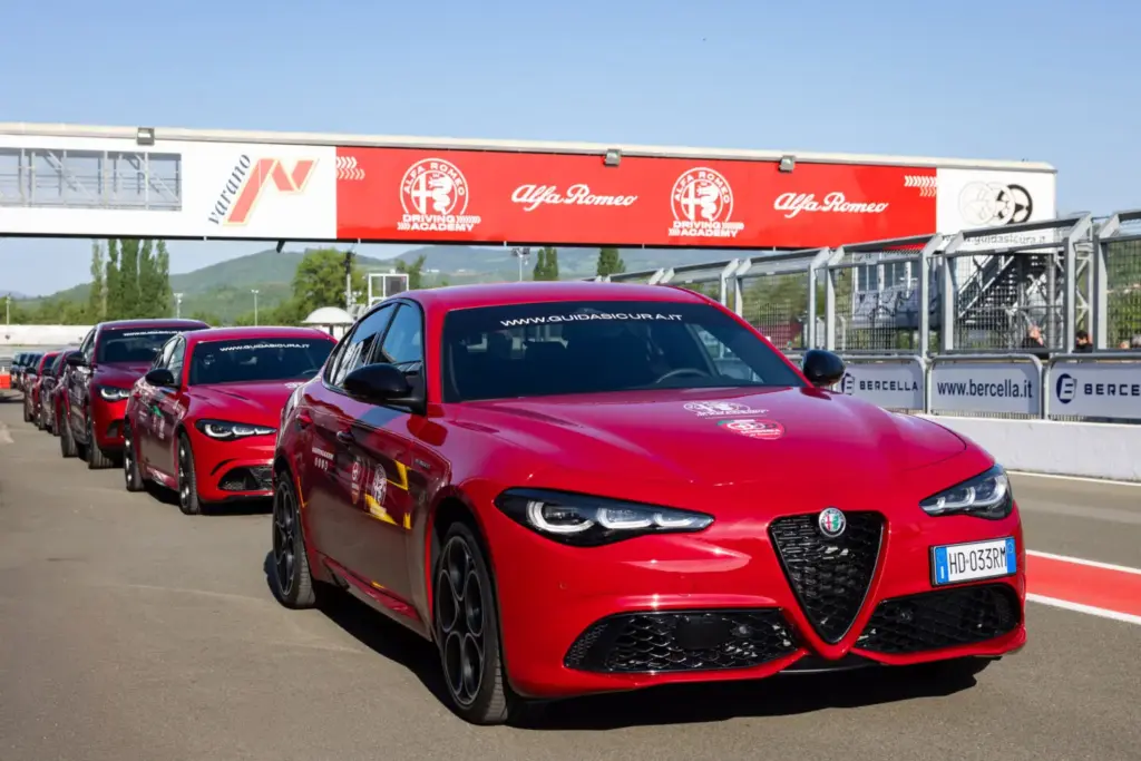 Los Alfa Romeo Giulia y Stelvio Quadrifoglio vienen “equipados” con un curso en circuito 34 Motor16 Los Alfa Romeo Giulia y Stelvio Quadrifoglio vienen “equipados” con un curso en circuito
