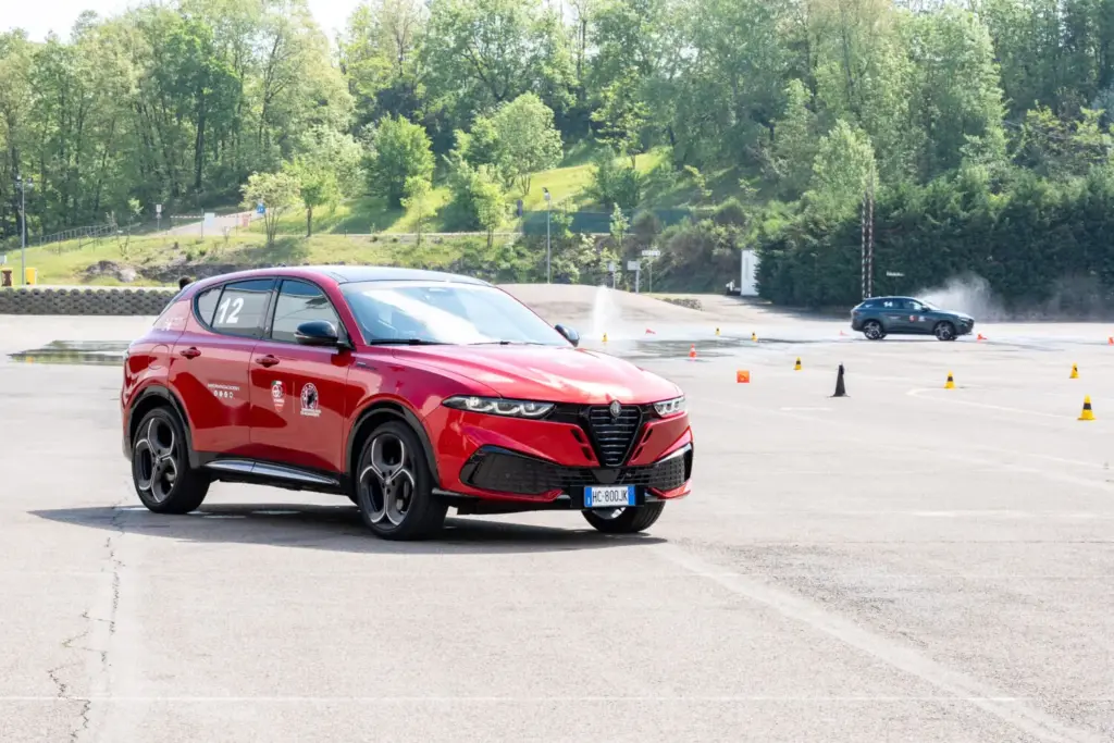 Los Alfa Romeo Giulia y Stelvio Quadrifoglio vienen “equipados” con un curso en circuito 23 Motor16 Los Alfa Romeo Giulia y Stelvio Quadrifoglio vienen “equipados” con un curso en circuito