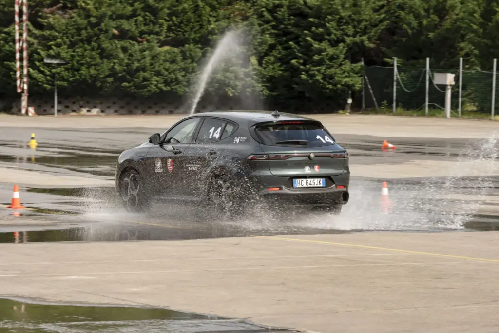 Los Alfa Romeo Giulia y Stelvio Quadrifoglio vienen “equipados” con un curso en circuito 21 Motor16 Los Alfa Romeo Giulia y Stelvio Quadrifoglio vienen “equipados” con un curso en circuito
