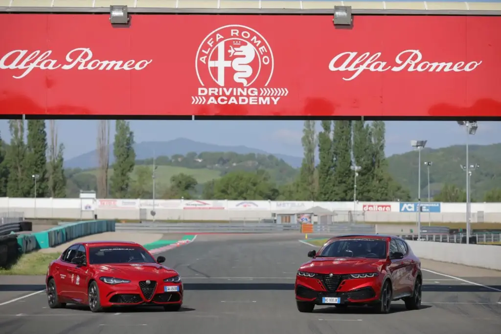 Los Alfa Romeo Giulia y Stelvio Quadrifoglio vienen “equipados” con un curso en circuito 33 Motor16 Los Alfa Romeo Giulia y Stelvio Quadrifoglio vienen “equipados” con un curso en circuito