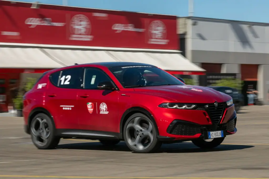 Los Alfa Romeo Giulia y Stelvio Quadrifoglio vienen “equipados” con un curso en circuito 17 Motor16 Los Alfa Romeo Giulia y Stelvio Quadrifoglio vienen “equipados” con un curso en circuito