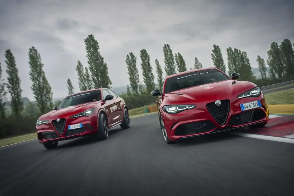 Los Alfa Romeo Giulia y Stelvio Quadrifoglio vienen “equipados” con un curso en circuito 10 Motor16 Alfa Romeo Driving Academy giulia quadrifoglio stelvio circuito varano 28 Motor16