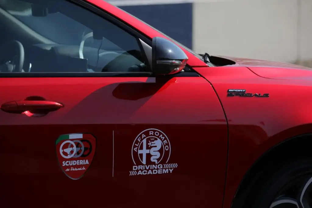 Los Alfa Romeo Giulia y Stelvio Quadrifoglio vienen “equipados” con un curso en circuito 32 Motor16 Los Alfa Romeo Giulia y Stelvio Quadrifoglio vienen “equipados” con un curso en circuito