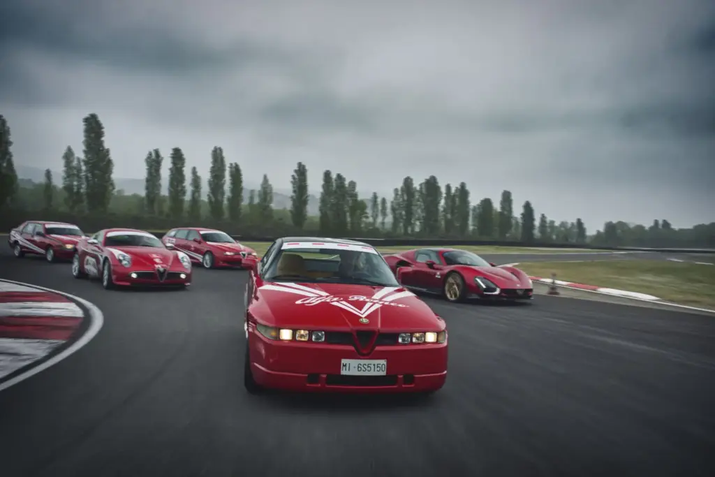 Los Alfa Romeo Giulia y Stelvio Quadrifoglio vienen “equipados” con un curso en circuito 8 Motor16 Alfa Romeo Driving Academy giulia quadrifoglio stelvio circuito varano 30 Motor16
