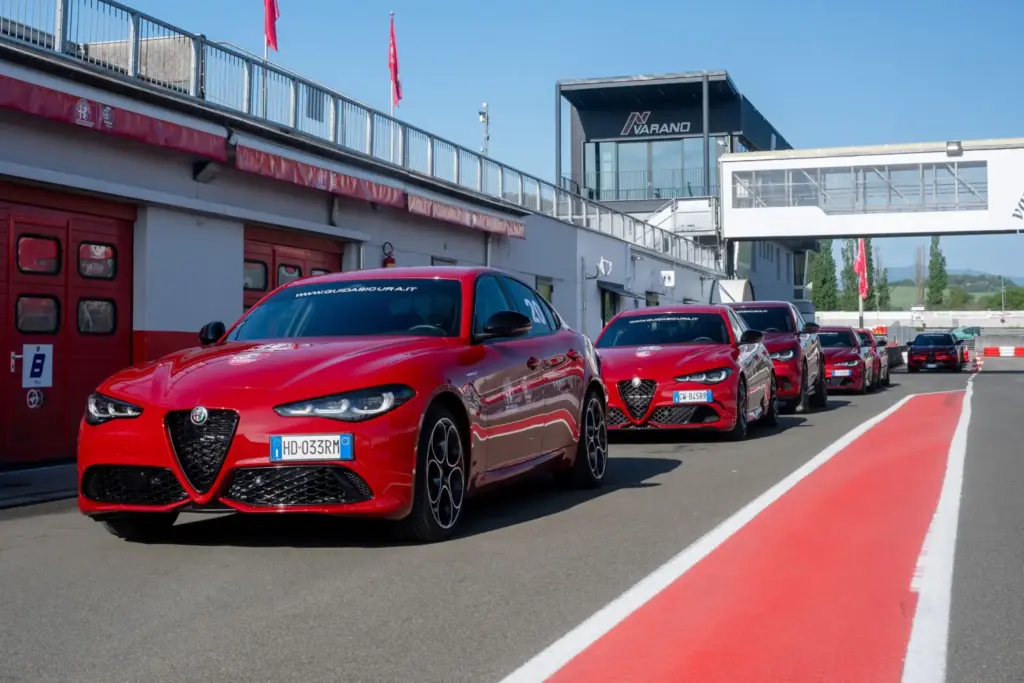 Los Alfa Romeo Giulia y Stelvio Quadrifoglio vienen “equipados” con un curso en circuito 27 Motor16 Los Alfa Romeo Giulia y Stelvio Quadrifoglio vienen “equipados” con un curso en circuito