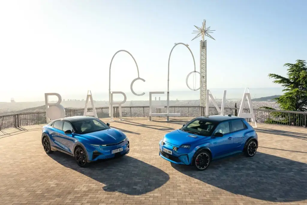 Alpine lleva la Fórmula 1 al centro de Barcelona: simuladores, el A526 en la calle y ofertas exclusivas para comprar un eléctrico 2 Motor16 Alpine A290, A390