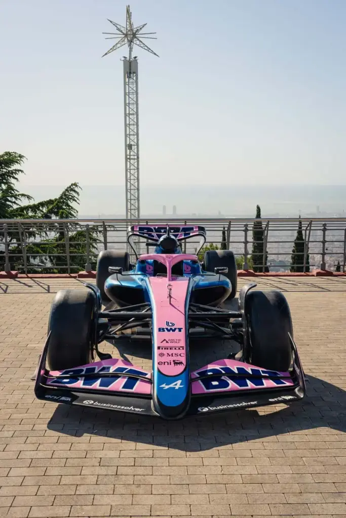 Alpine lleva la Fórmula 1 al centro de Barcelona: simuladores, el A526 en la calle y ofertas exclusivas para comprar un eléctrico 7 Motor16 Alpine Race Week GP Barcelona 8 Motor16