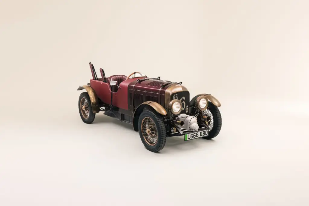 BENTLEY BLOWER JNR DE HEDLEY STUDIOS PARA JASON MOMOA 1 Motor16