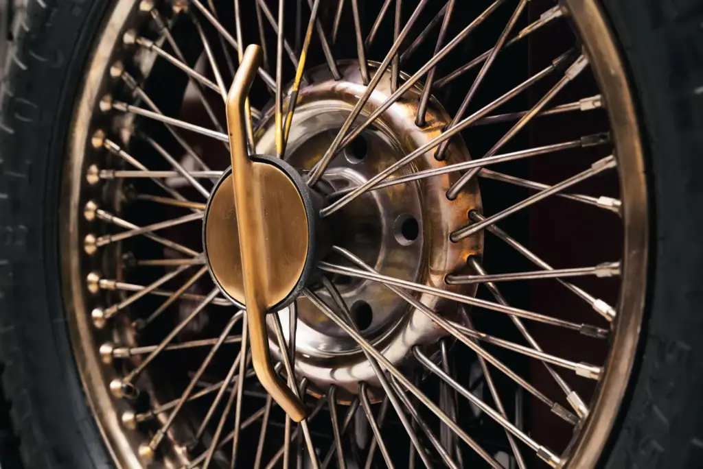 BENTLEY BLOWER JNR DE HEDLEY STUDIOS PARA JASON MOMOA 10 Motor16