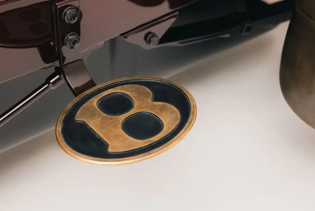 BENTLEY BLOWER JNR DE HEDLEY STUDIOS PARA JASON MOMOA 11 Motor16