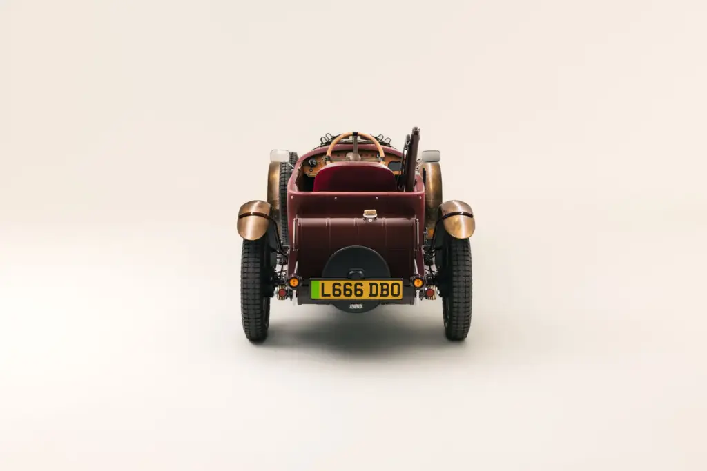 BENTLEY BLOWER JNR DE HEDLEY STUDIOS PARA JASON MOMOA 21 Motor16