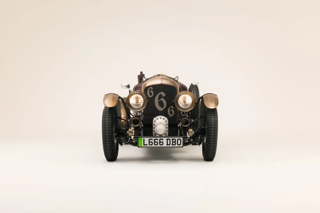 BENTLEY BLOWER JNR DE HEDLEY STUDIOS PARA JASON MOMOA 3 Motor16