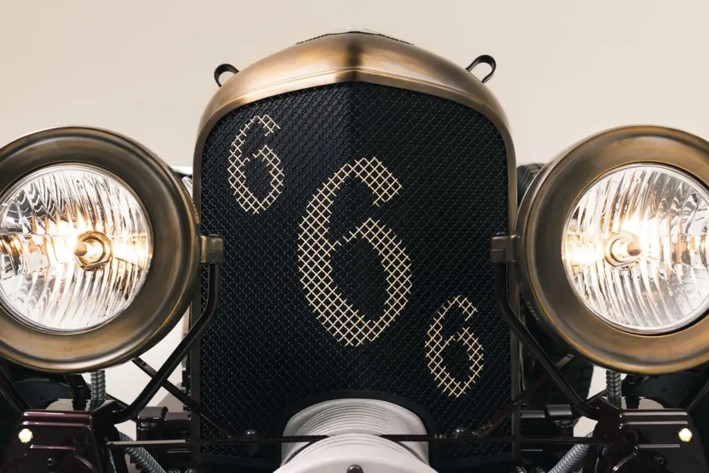 BENTLEY BLOWER JNR DE HEDLEY STUDIOS PARA JASON MOMOA 6 Motor16