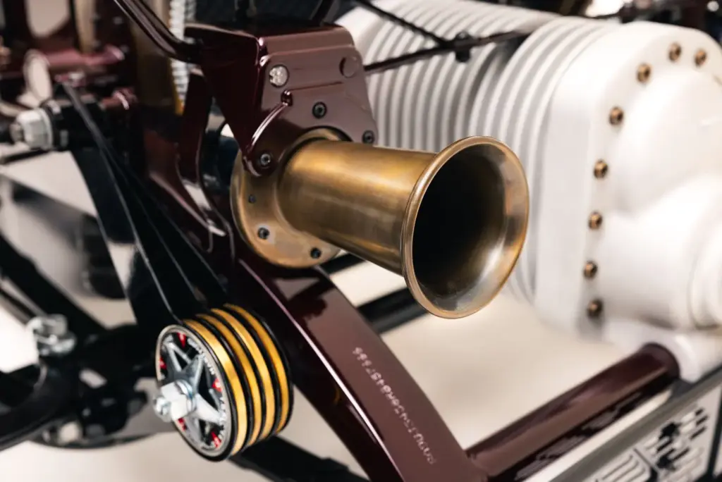 BENTLEY BLOWER JNR DE HEDLEY STUDIOS PARA JASON MOMOA 7 Motor16
