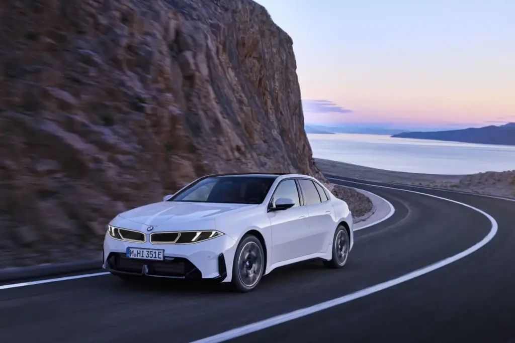 BMW i3 50 xDrive First Edition: Precio del primer Serie 3 eléctrico, con hasta 906 km de autonomía 5 Motor16 BMW i3 50 xDrive First Edition 2 Motor16