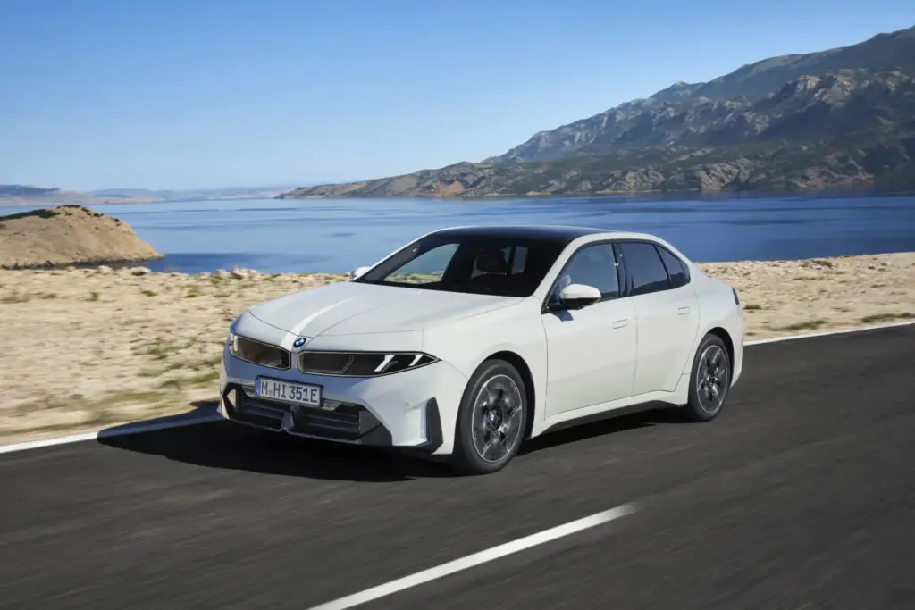BMW i3 50 xDrive First Edition: Precio del primer Serie 3 eléctrico, con hasta 906 km de autonomía 7 Motor16 BMW i3 50 xDrive First Edition 5 Motor16