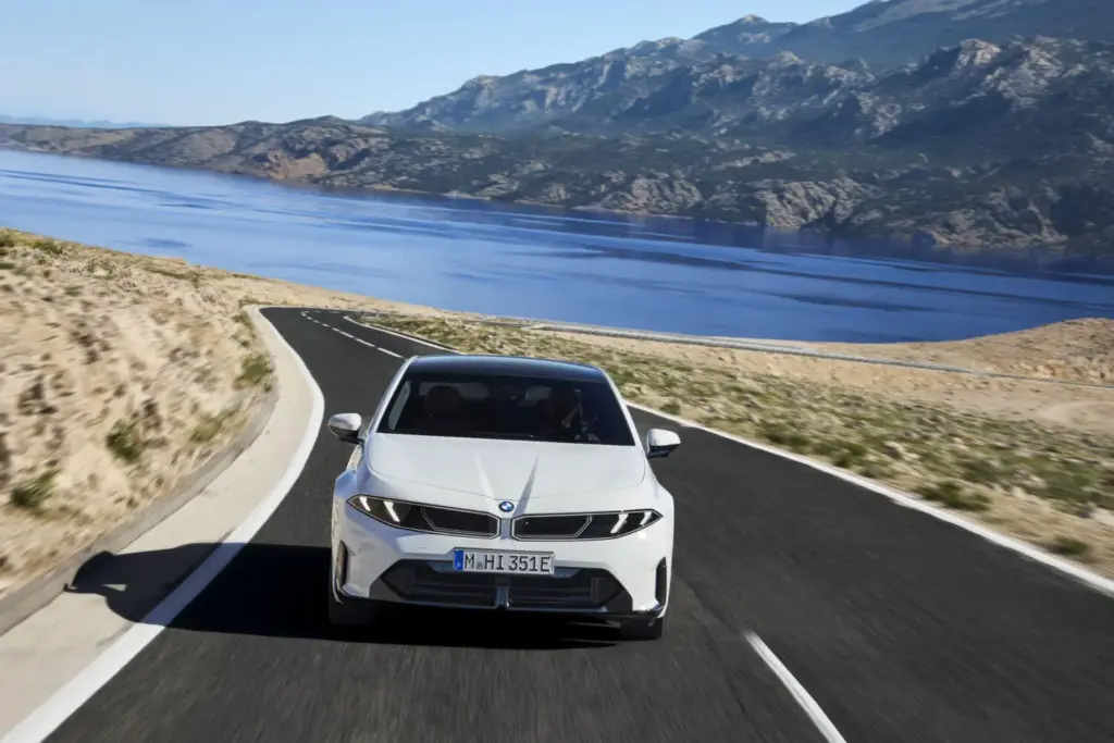 BMW i3 50 xDrive First Edition: Precio del primer Serie 3 eléctrico, con hasta 906 km de autonomía 2 Motor16 BMW i3 50 xDrive First Edition 6 Motor16
