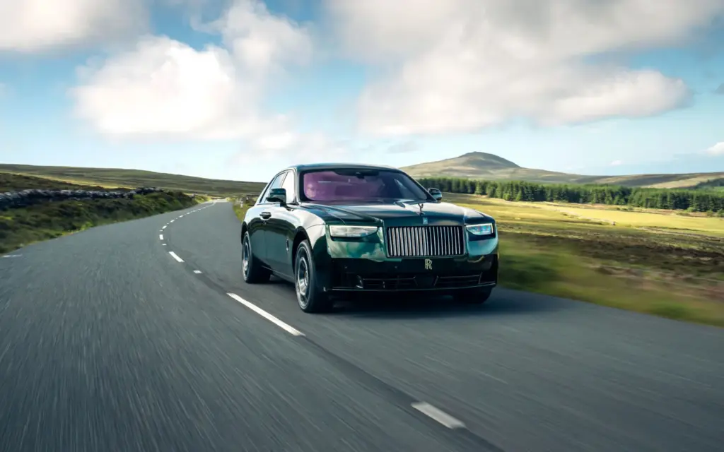 Rolls-Royce rinde homenaje a Charles Rolls con el exclusivo Black Badge Ghost Tourist Trophy 5 Motor16 Black Badge Ghost Isle of Man 3 Motor16
