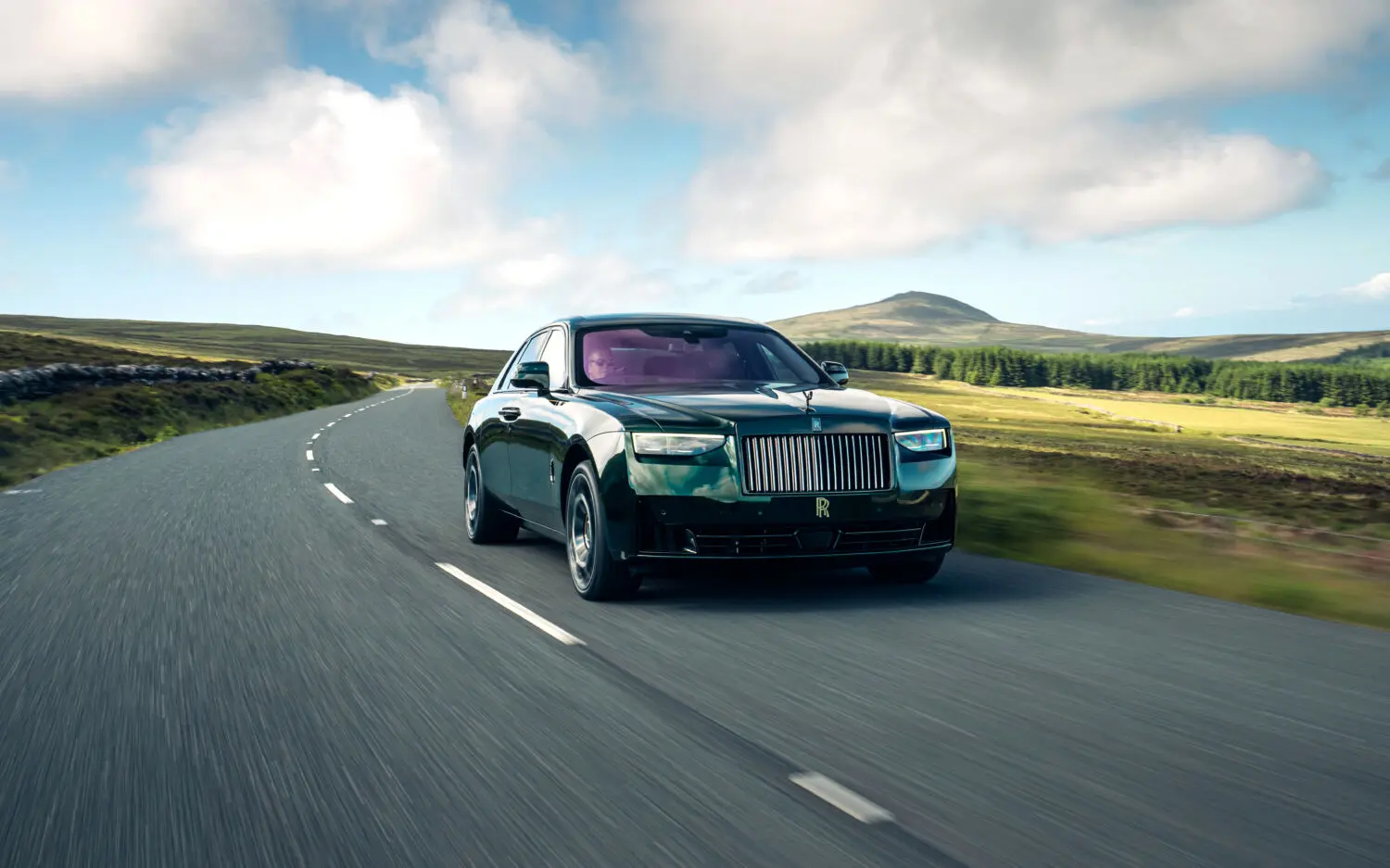 Rolls-Royce rinde homenaje a Charles Rolls con el exclusivo Black Badge Ghost Tourist Trophy