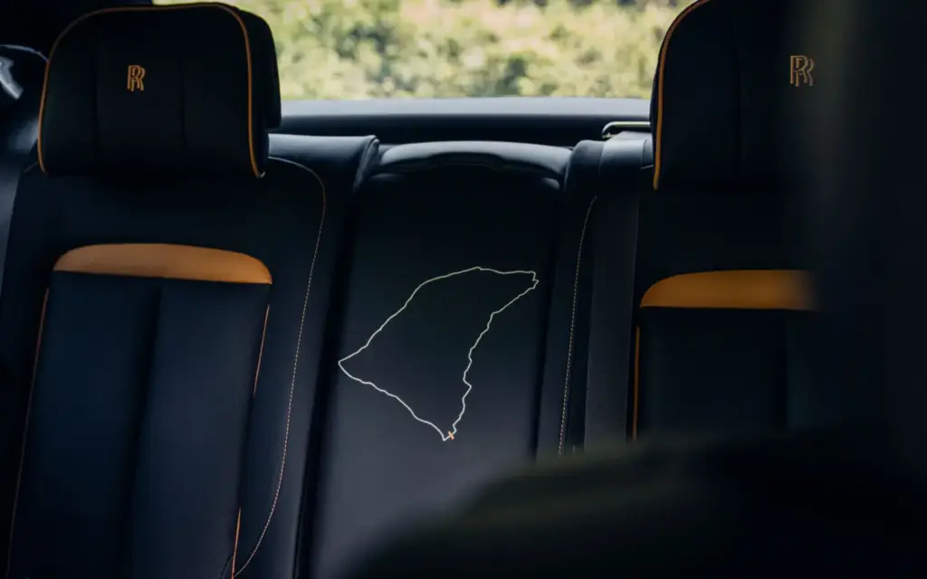Rolls-Royce rinde homenaje a Charles Rolls con el exclusivo Black Badge Ghost Tourist Trophy 14 Motor16 Black Badge Ghost Isle of Man interior detail 5 Motor16