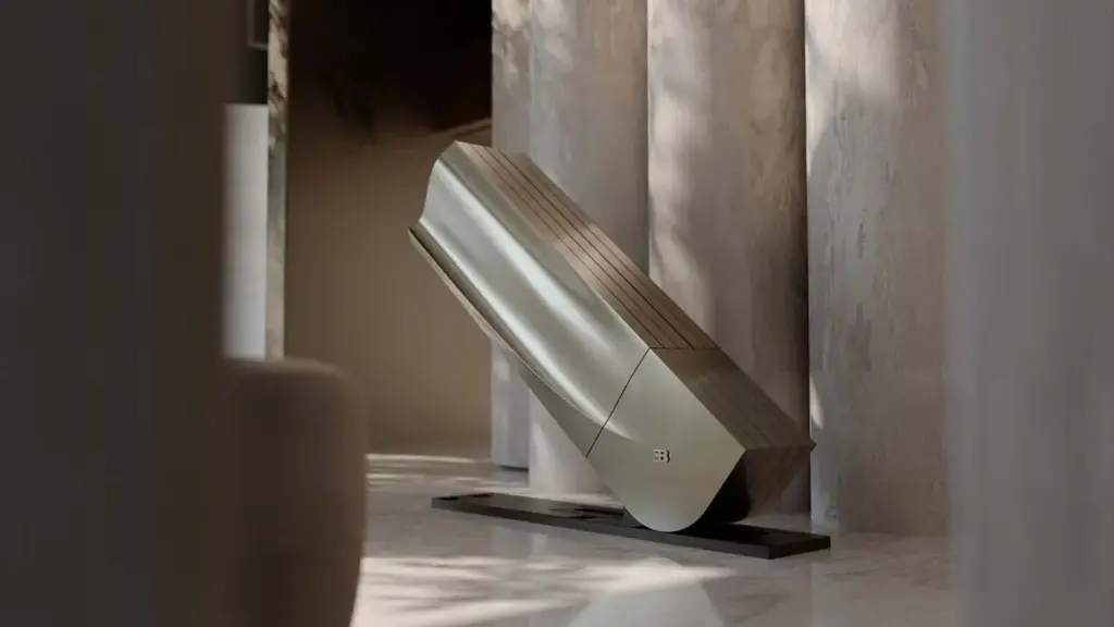 Así es el televisor de Bugatti que tiene 137 pulgadas, se esconde como un mueble y se inspira en el hypercar Tourbillon 3 Motor16 C SEED Bugatti N1, Tourbillon, televisor, lujo