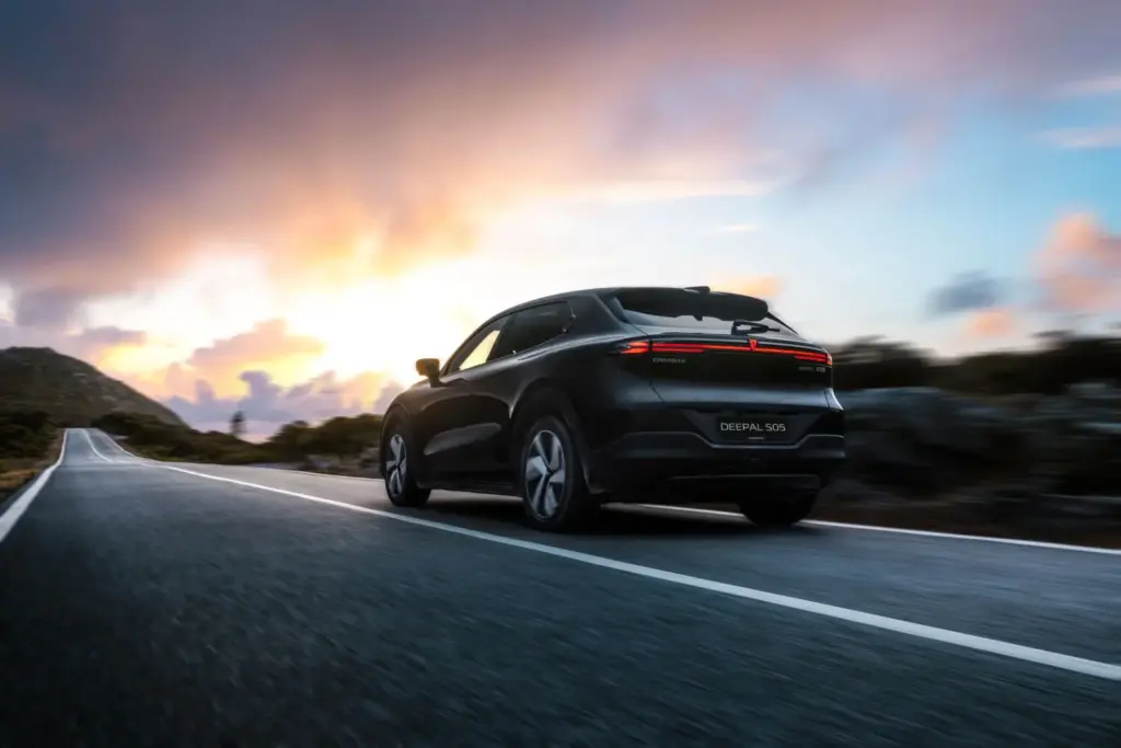 Changan se lanza al híbrido enchufable con el Deepal S05 PHEV 16 Motor16 CHANGAN DEEPAL S05 PHEV 12 Motor16