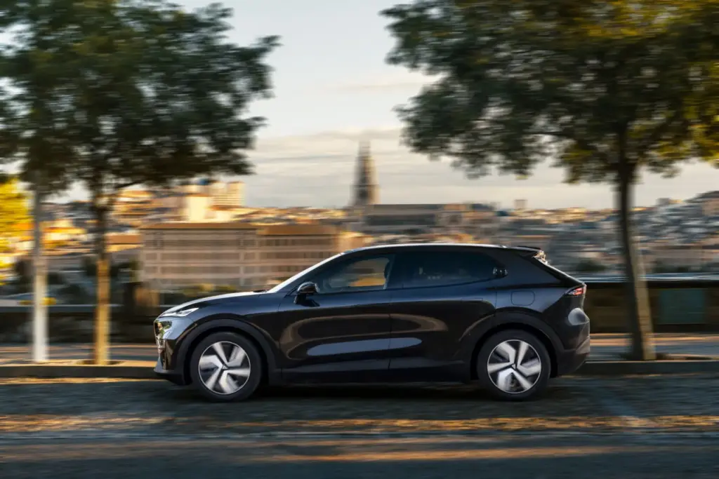 Changan se lanza al híbrido enchufable con el Deepal S05 PHEV 19 Motor16 CHANGAN DEEPAL S05 PHEV 18 Motor16