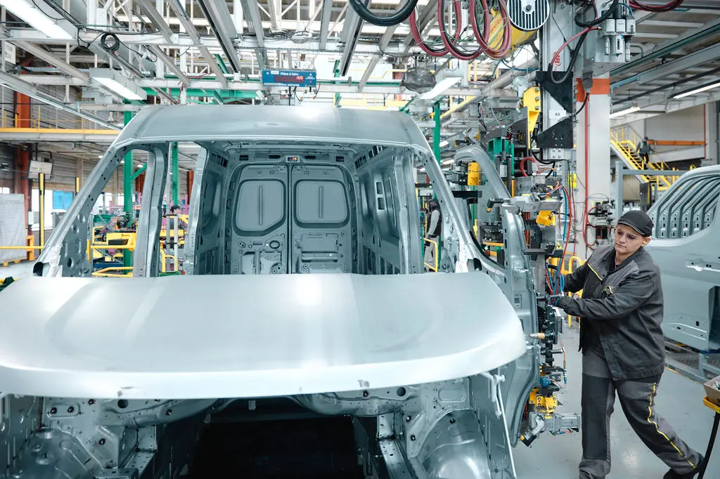 Renault lanza el sello 'Converted by Renault' para centralizar la transformación de sus vehículos comerciales 14 Motor16 CONVERTED BY RENAULT 11 Motor16