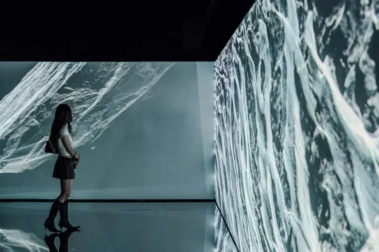 Arte digital inmersivo en Madrid: CUPRA City Garage y PHotoESPAÑA presentan ‘Fronteras digitales de la imagen 2026’