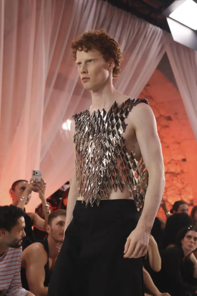 CUPRA debuta en la Paris Fashion Week con MAM: joyería masculina que convierte el diseño de coches en arte para llevar 6 Motor16 CUPRA MAM PARIS FASHION WEEK4 Motor16