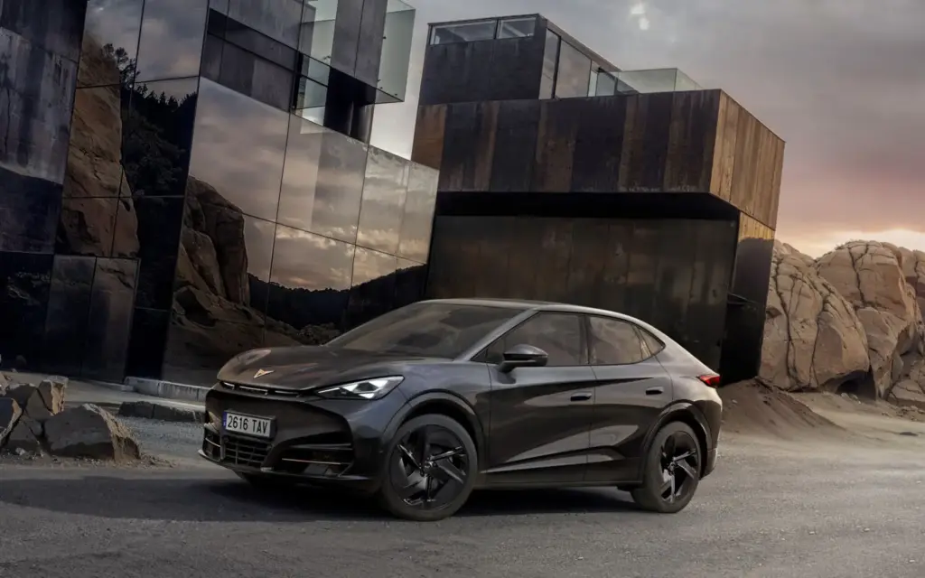 El CUPRA Tavascan se renueva y es más accesible al bolsillo 5 Motor16 CUPRA Tavascan Black Edition 1 Motor16