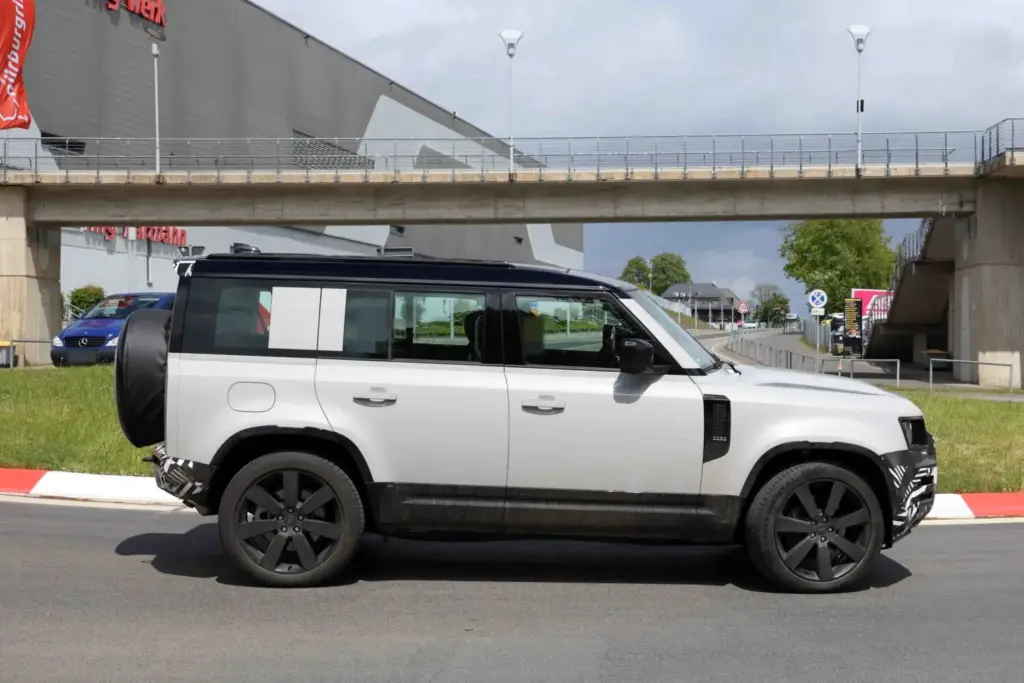 El legendario Defender recibirá su primera actualización... y una sorpresa 1 Motor16 Defender 2028 10 Motor16